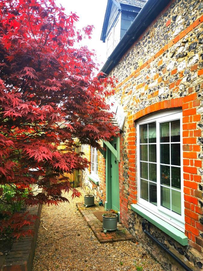 Historic, Traditional & Spacious Wiltshire Cottage Shrewton Exterior foto